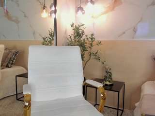 leathompson1's CamSoda show and profile