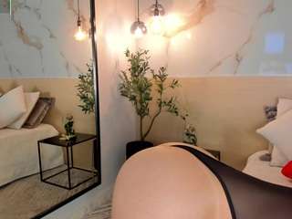 Live webcam model leathompson1 on Soda Cams