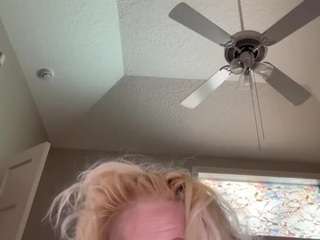Crumslut live webcam show