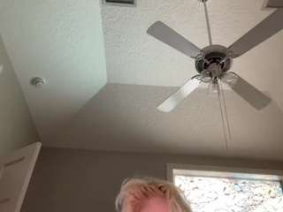 Crumslut live webcam show