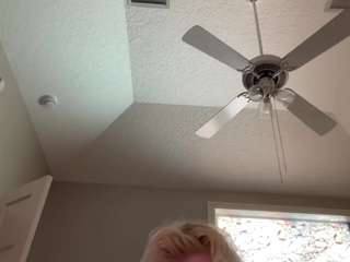 Crumslut live webcam show