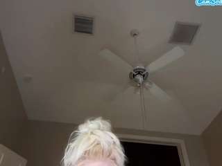 Crumslut live webcam show
