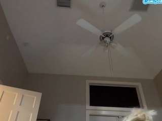 Crumslut live webcam show