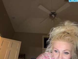 Crumslut live webcam show