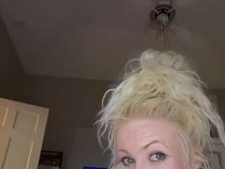 Crumslut live webcam show