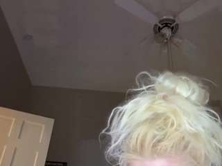 Crumslut live webcam show