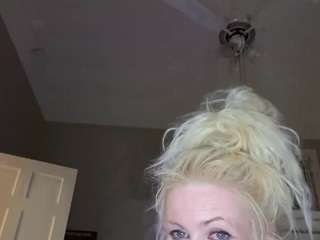 Crumslut live webcam show