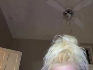 Crumslut live webcam show