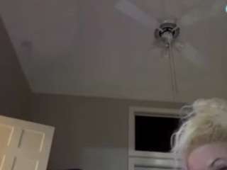 Crumslut live webcam show