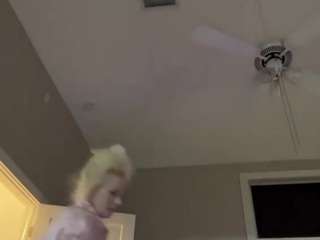 Crumslut live webcam show
