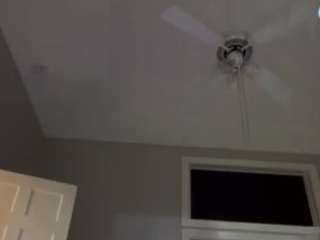 Crumslut live webcam show