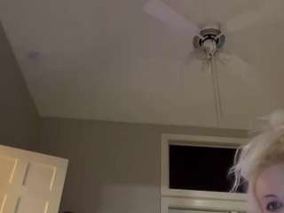 Crumslut live webcam show