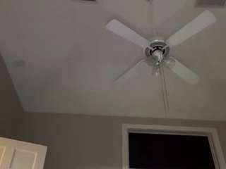 Crumslut live webcam show