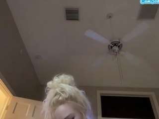 Crumslut live webcam show
