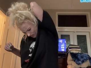 Crumslut live webcam show