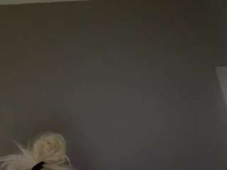 Crumslut live cam — amateur, pussy, living room