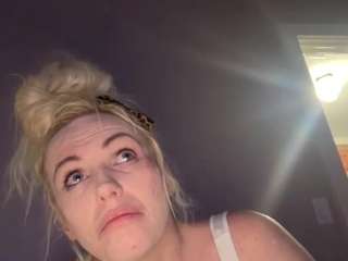 Crumslut live cam preview