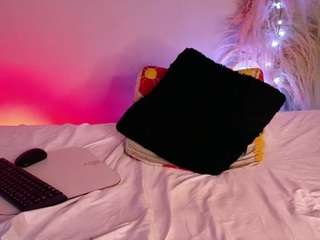 Lucia MILF live cam preview