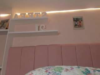 Live webcam model stefaagomez on Soda Cams