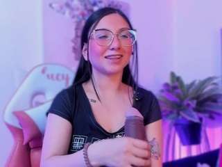 luucyjoness Live Webcam on CamSoda