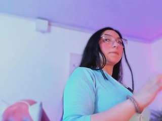 luucyjoness webcam model