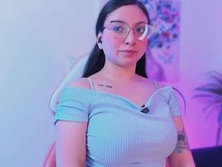luucyjoness's CamSoda show and profile