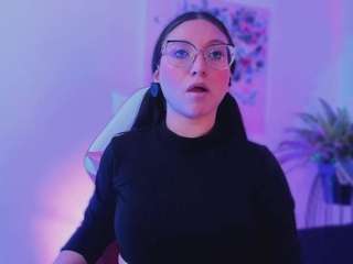 luucyjoness webcam model