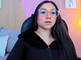 luucyjoness live cam profile