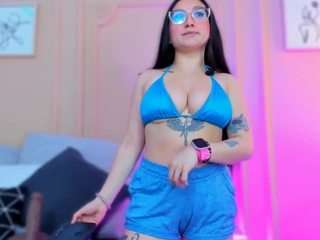 luucyjoness live cam profile