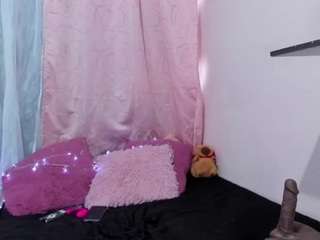 Luucyjoness's cam show statistics and live stream