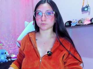 Lucy Joness live cam preview