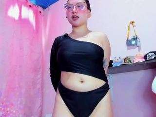 Lucy Joness live cam preview