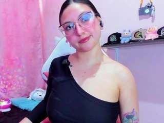 Lucy Joness live cam preview