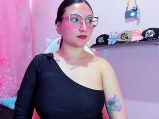 Lucy Joness live cam preview