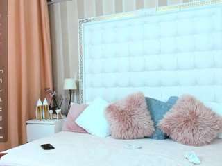 kinkyofficee Live Webcam on CamSoda
