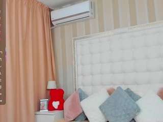 kinkyofficee Live Webcam on CamSoda