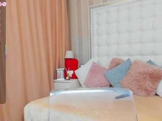 kinkyofficee's CamSoda show and profile