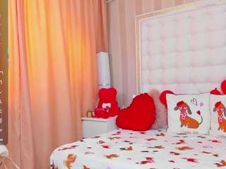 kinkyofficee Live Webcam on CamSoda