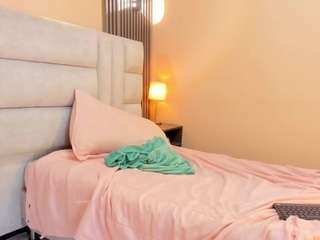 eymi-tomsom live cam profile