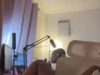 le modèle itstaylorofficial est en webcam porno dans un show sur le site camsoda, il possède les tags suivants: ass,fingers,young-adult,toys,tease,strip,solo,pussy,lovense,asshole,flashing,fetish,feet,brown-eyes,blowjob,black-hair,bj,bikini,bedroom,average