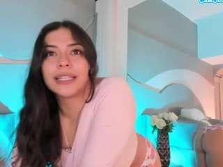HOTTIE NICOLLE
