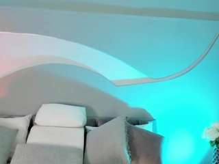 nicolle-w webcam model