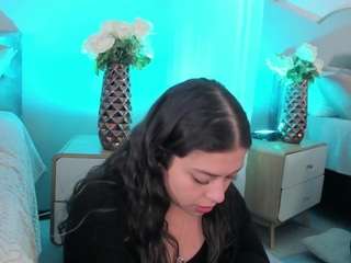 nicolle-w webcam