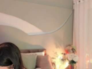 nicolle-w Live Webcam on CamSoda