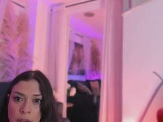 nicolle-w Live Webcam on CamSoda