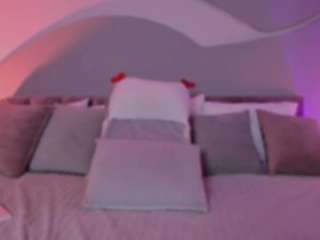 nicolle-w Live Webcam on CamSoda