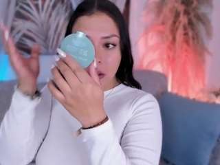 nicolle-w's CamSoda show and profile