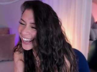 nicolle-w live webcam show