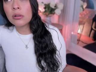 nicolle-w live webcam show