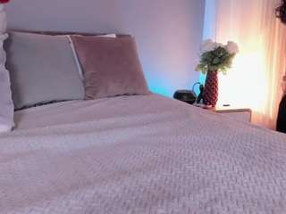 nicolle-w live webcam show